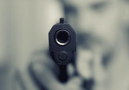 Hindistanda nazir polis tərəfindən güllələnib