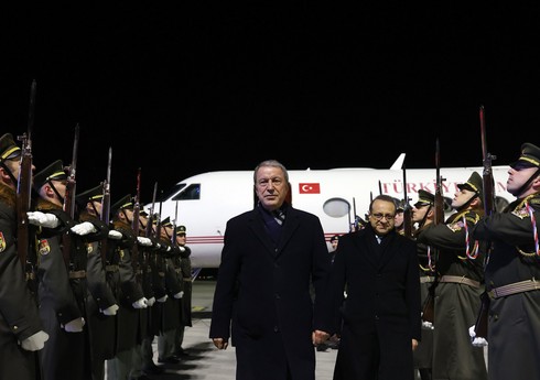 Hulusi Akar Çexiyaya gedib