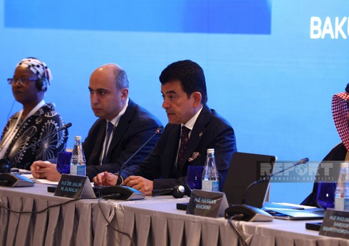 ICESCO-nun Baş katibi: Rəqəmsal cihazlar şagirdlərin fikirlərini yayındırır