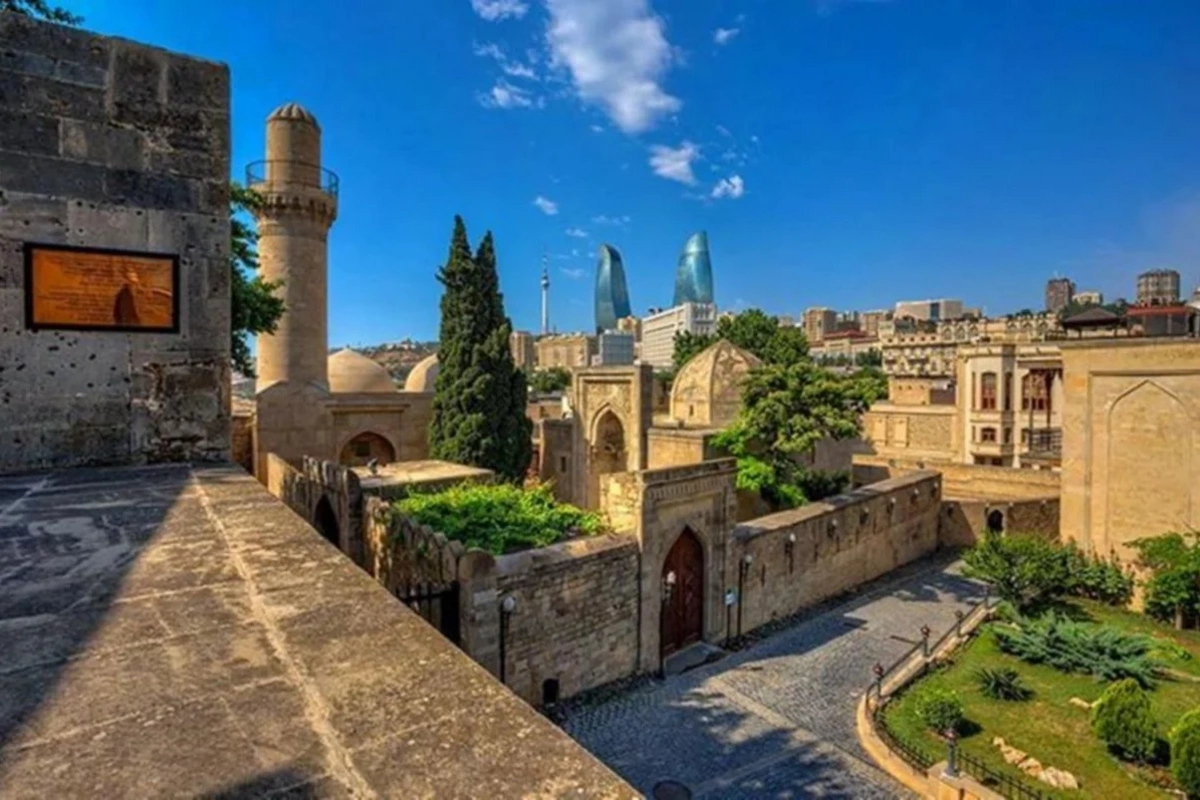 İçərişəhərdə 