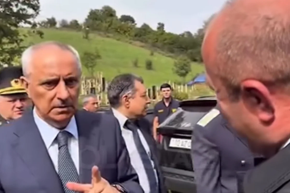 İcra başçısı məmuru qəbiristanlıqda danladı: 