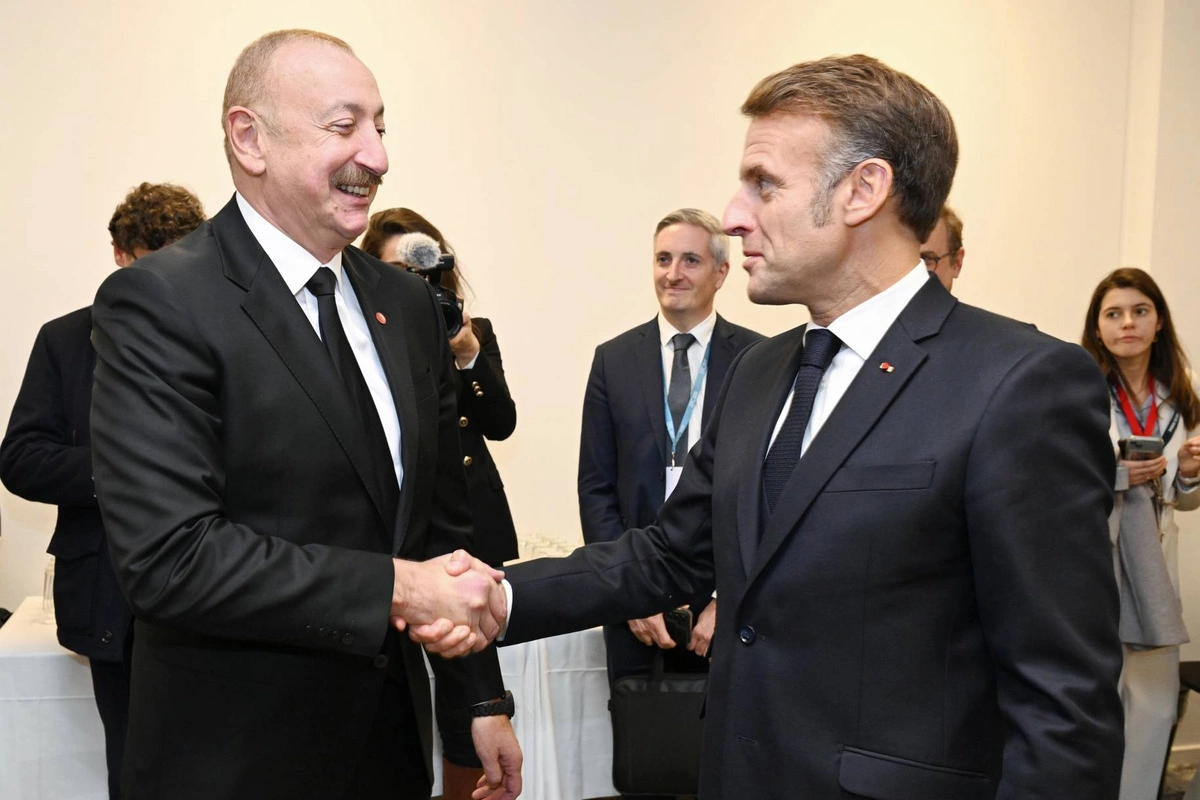 İlham Əliyev Emmanuel Makronu təbrik edib