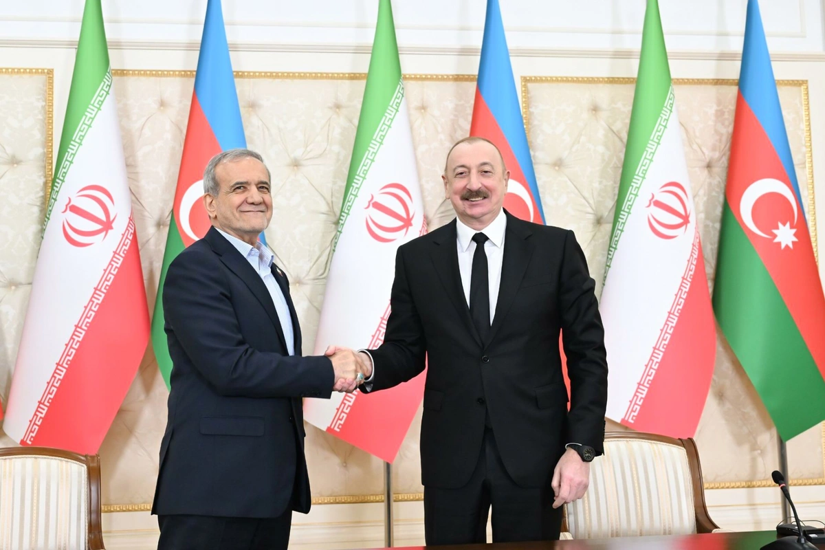İlham Əliyev Məsud Pezeşkiana zəng edib