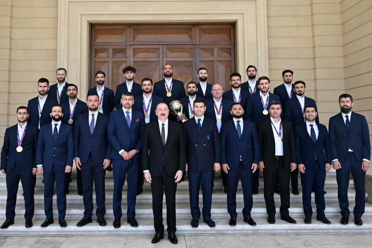 İlham Əliyev minifutbol üzrə dünya çempionu olan Azərbaycan millisini qəbul edib