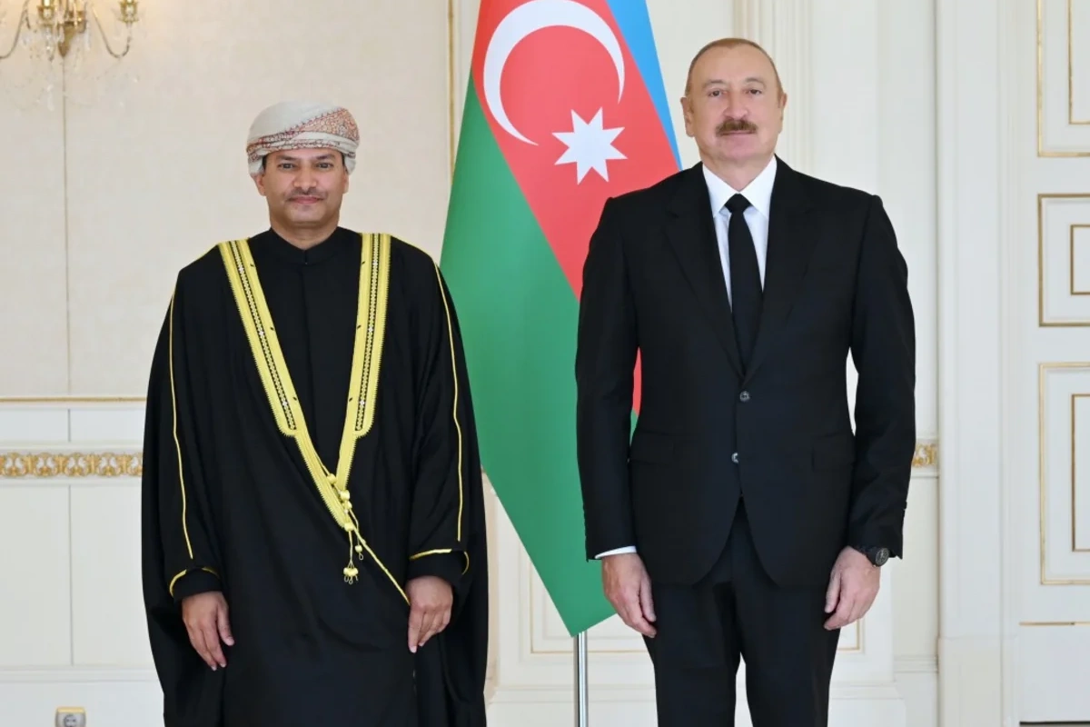 İlham Əliyev Omanın Azərbaycanda yeni təyin olunmuş səfirinin etimadnaməsini qəbul edib İlham Əliyev Omanın Azərbaycanda yeni təyin olunmuş səfirinin etimadnaməsini qəbul edib