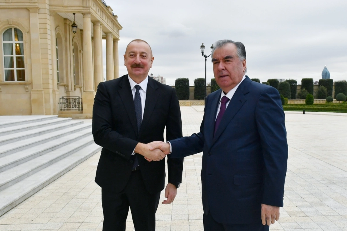 İlham Əliyev Tacikistan Prezidentini təbrik edib