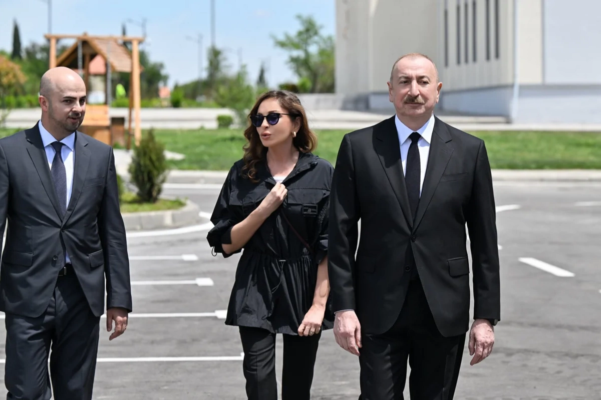 İlham Əliyev və Mehriban Əliyeva Şükürbəyli kəndində fərdi evlərdə yaradılmış şəraitlə tanış olublar