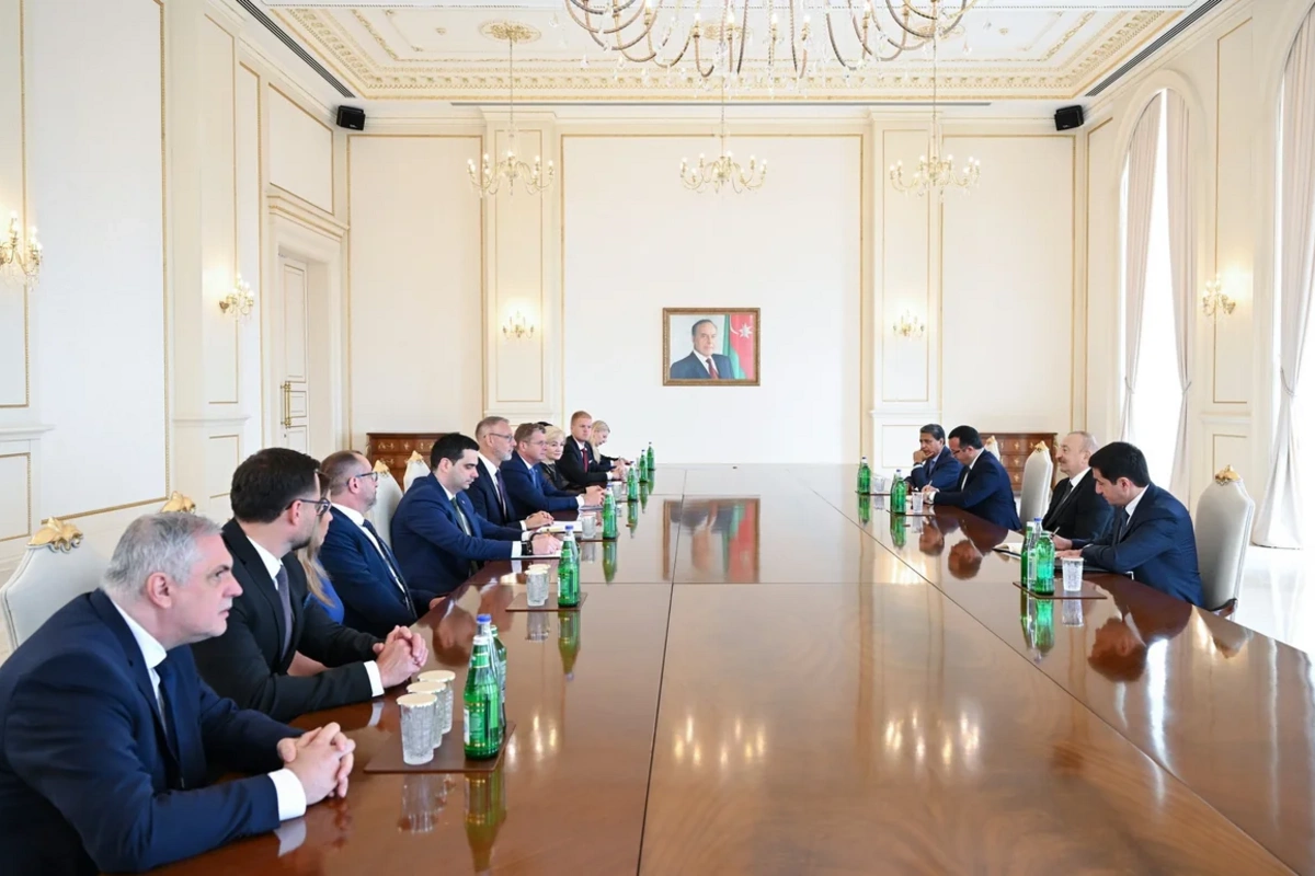 İlham Əliyev və Rixard Raşi Bakıda Slovakiya biznesi üçün yeni imkanları müzakirə ediblər İlham Əliyev və Rixard Raşi Bakıda Slovakiya biznesi üçün yeni imkanları müzakirə ediblər