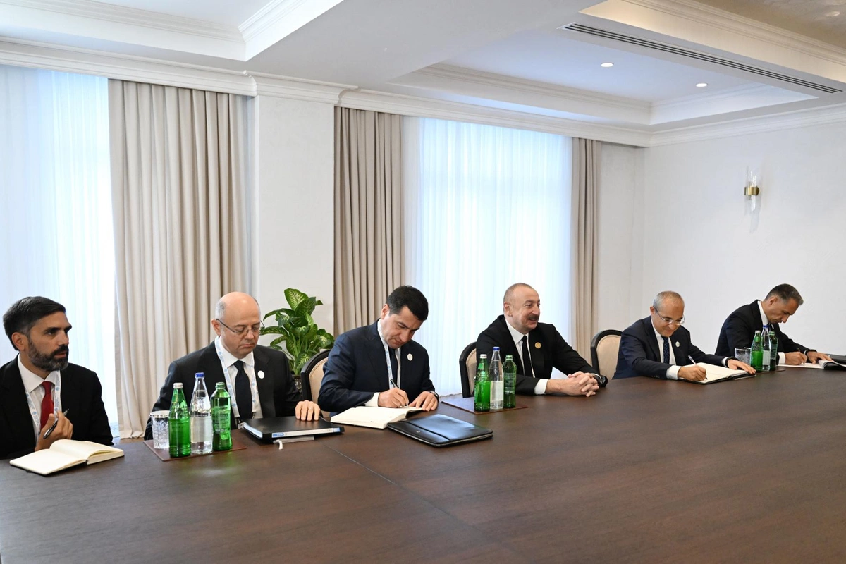 İlham Əliyev Xankəndidə BƏƏ-nin sənaye və qabaqcıl texnologiyalar nazirini qəbul edib