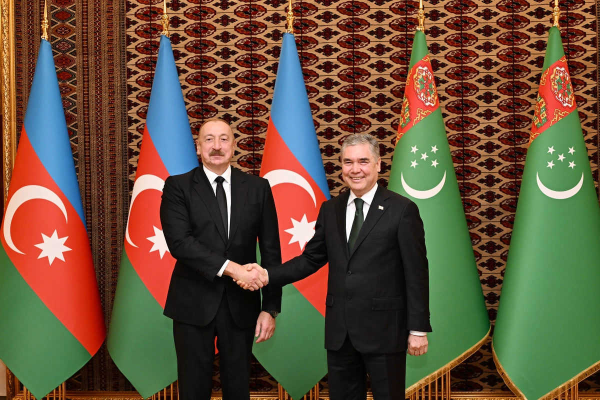 İlham Əliyevin Türkmənistan Xalq Məsləhətinin sədri ilə təkbətək görüşü başlayıb