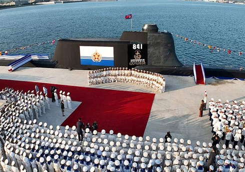Şimali Koreya ilk taktiki nüvə sualtı qayığını buraxıb