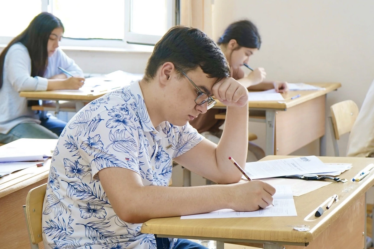 İmtahanda 6 nəfərdə mobil telefon aşkarlanıb