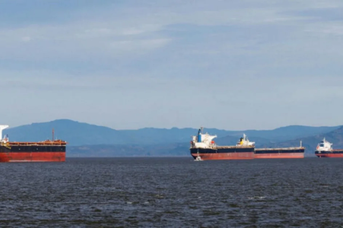 İran Fars körfəzində ABŞ tankerinə raket zərbəsi endirdi