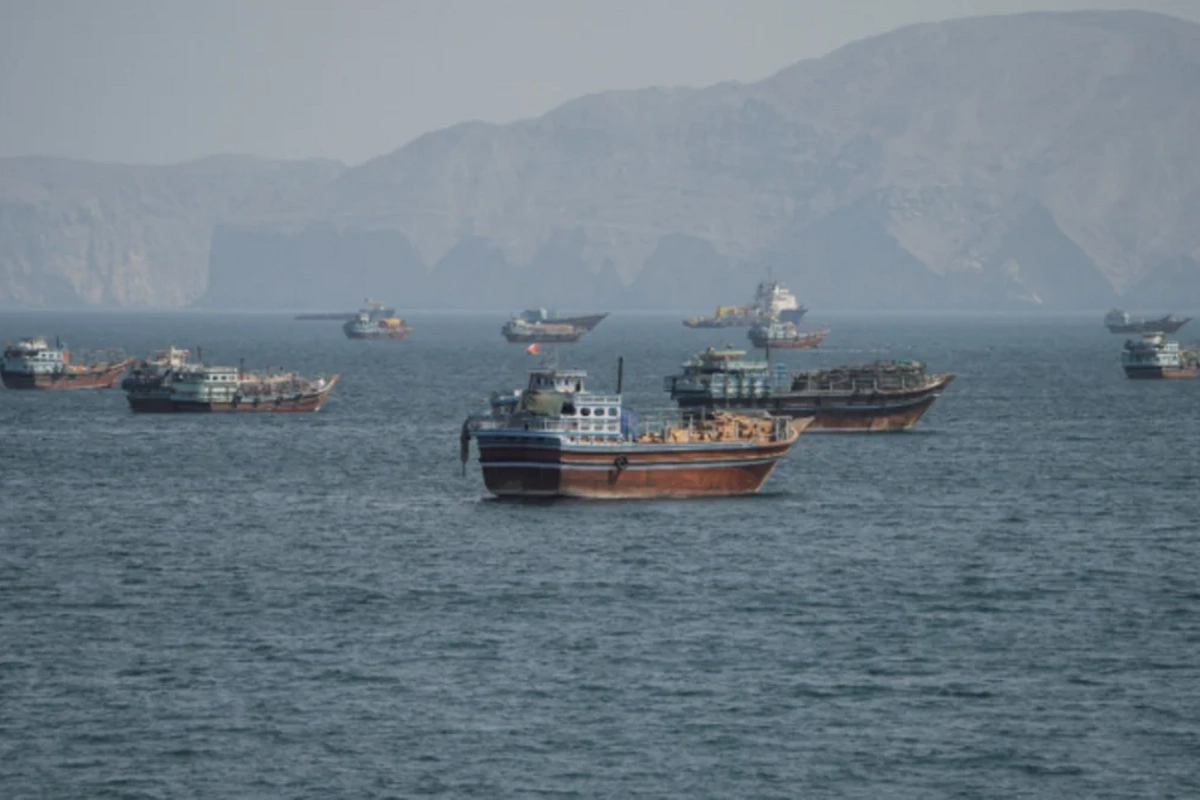 İran Hörmüz boğazından kənarda tankerlərə hücumları genişləndirib