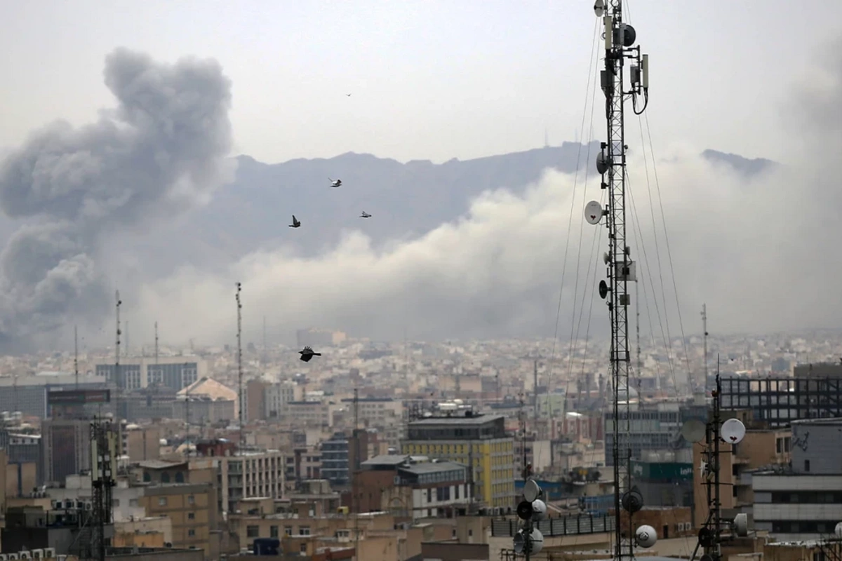 İran Təl-Əviv və ABŞ bazalarına hücum edib