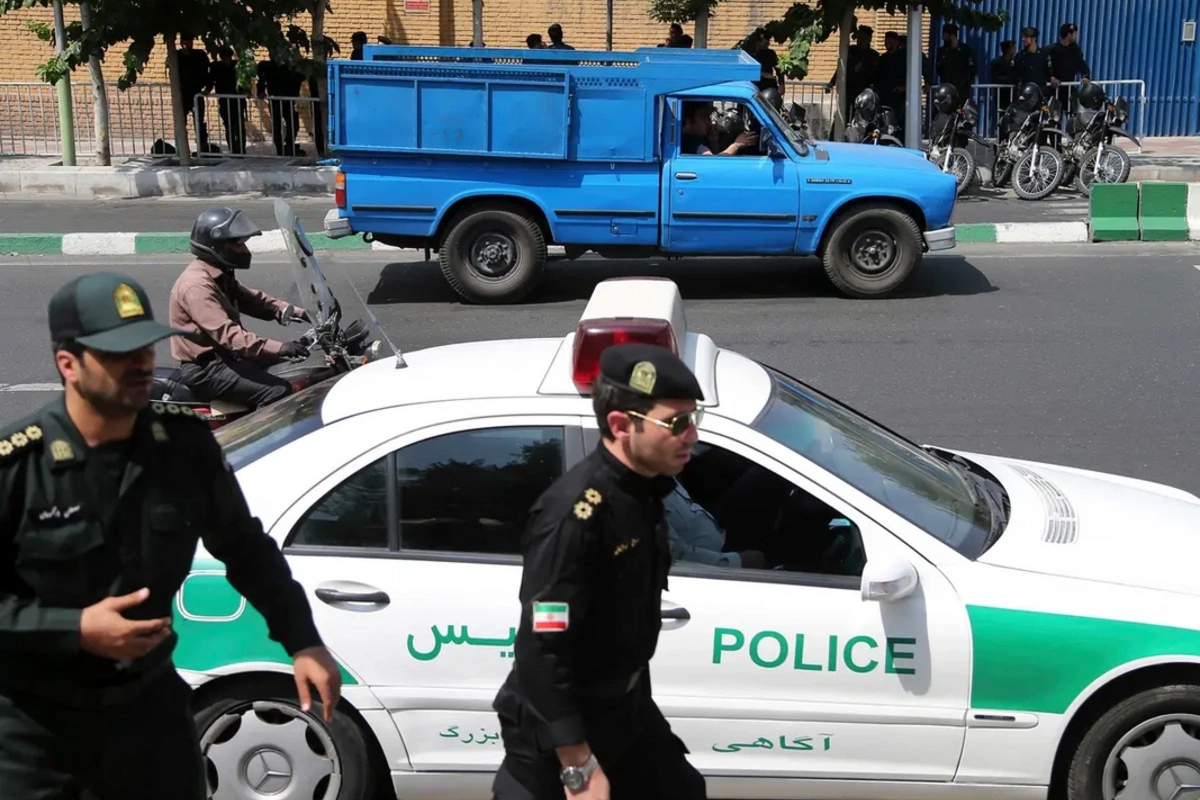 İranda polislər güllələndilər: Ölən və yaralananlar var