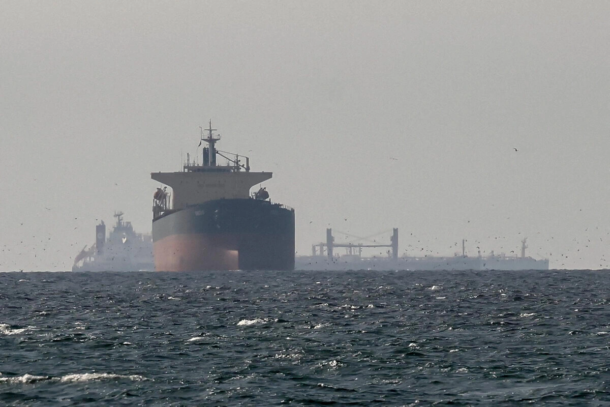 İranın raket hücumları fonunda Hindistan tankeri Hörmüz boğazını tərk edib