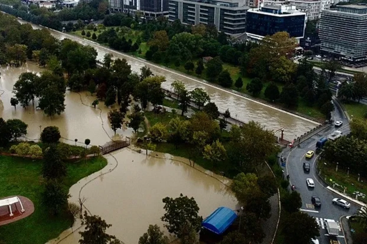 İstanbulda seldə ölənlərin sayı 3-ə çatdı