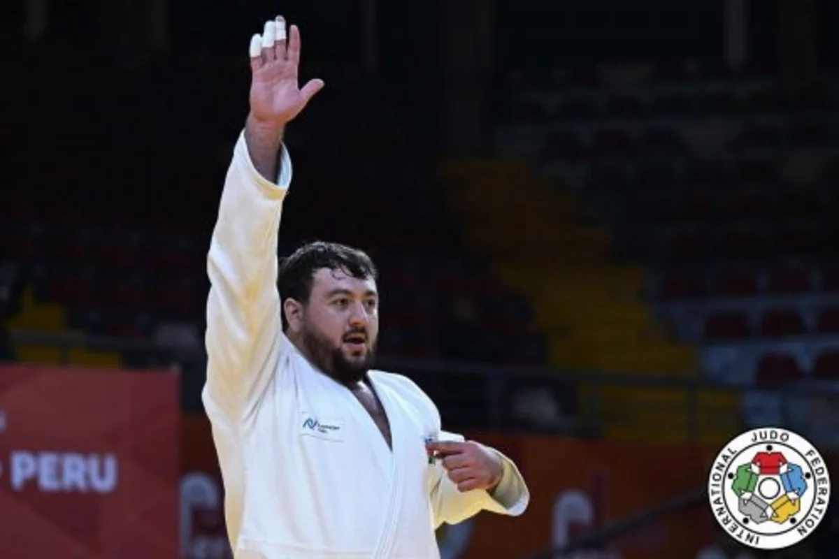 Kənan Nəsibov Bakıda keçirilən dünya çempionatında ilk qələbəsini qazanıb