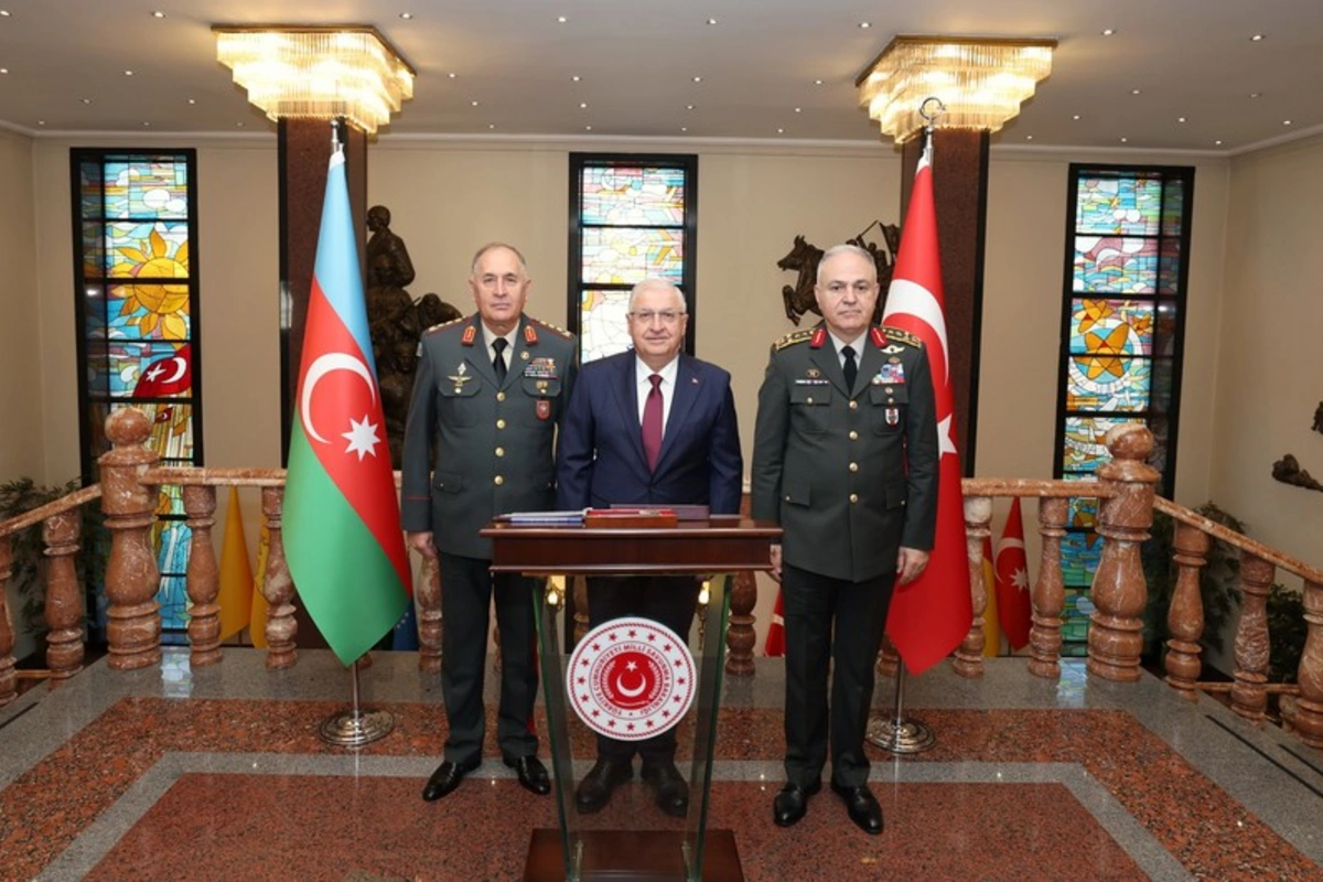 Kərim Vəliyev Ankarada Türkiyənin milli müdafiə naziri ilə görüşüb