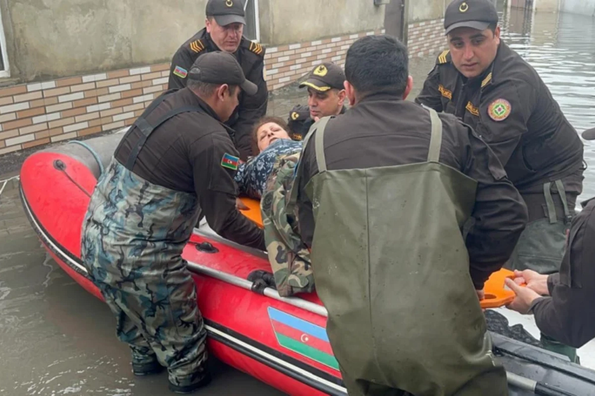 Keşlədə evləri subasmaya məruz qalan 37 nəfər təxliyə edilib