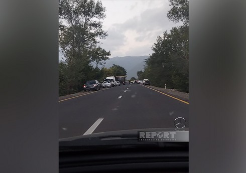 Şəkidə zəncirvari yol qəzasında 3 nəfər xəsarət alıb