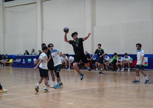 Kişi həndbolçular arasında Azərbaycan çempionatında bu gün iki görüş keçirilib