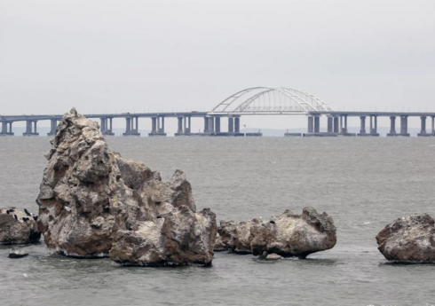 Krım körpüsündə yanğın başlayıb, hərəkət dayandırılıb