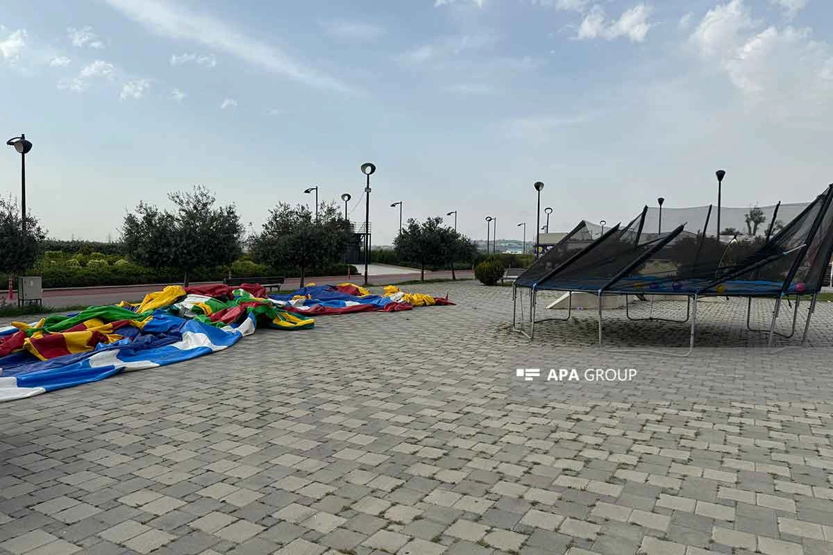 Külək Böyük Şor bulvarında attraksionu aşırıb