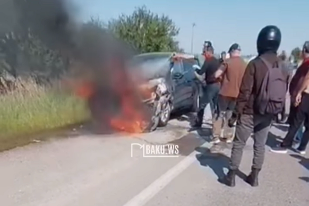 Kürdəmir yolunda avtomobil yandı