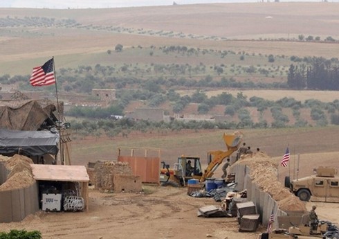 KİV: ABŞ-ın Suriyadakı bazası raket atəşinə tutulub, yanğın olub