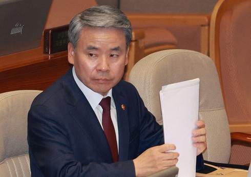 KİV: Cənubi Koreyanın müdafiə naziri hərbçinin ölümü ilə bağlı qalmaqala görə istefa verə bilər