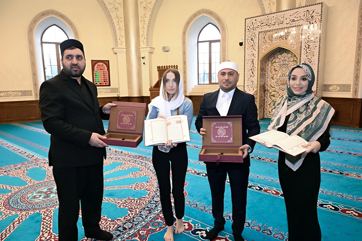 Leyla Əliyeva və Alyona Əliyeva Cümə məscidini ziyarət ediblər