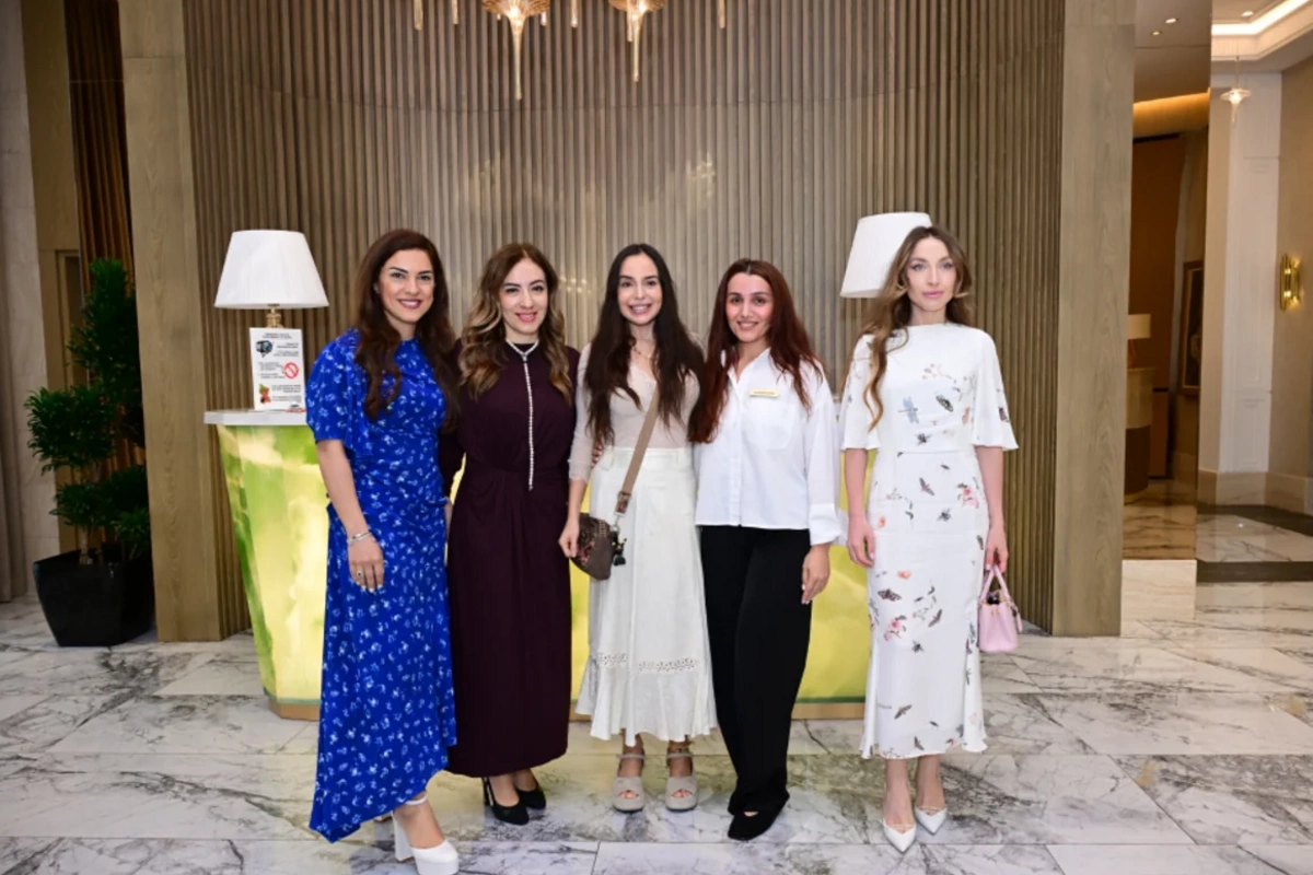 Leyla Əliyeva və Alyona Əliyeva Müstəqillik Gününə həsr olunmuş konserti izləyiblər Leyla Əliyeva və Alyona Əliyeva Müstəqillik Gününə həsr olunmuş konserti izləyiblər