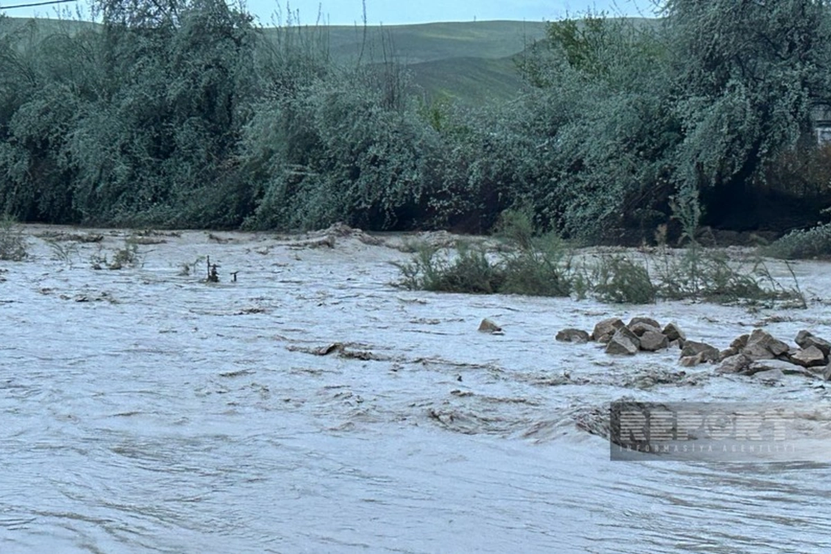 Leysan Pirsaat çayında fəsadlar törədib