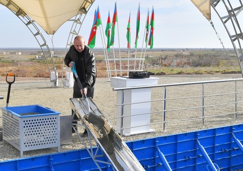 İlham Əliyev Ağdam rayonunun Salahlı Kəngərli kəndinin təməlini qoyub
