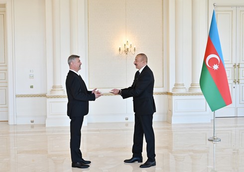 İlham Əliyev Macarıstanın yeni səfirinin etimadnaməsini qəbul edib