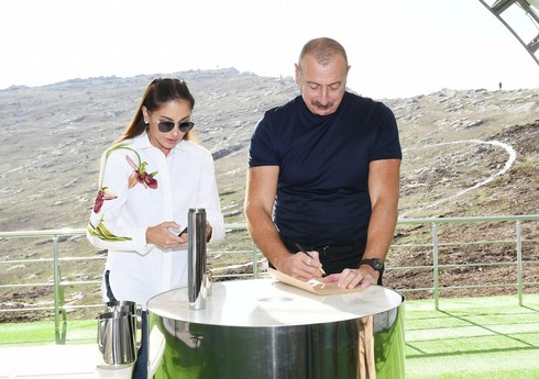 İlham Əliyev və Mehriban Əliyeva Ağdamda Atçılıq Nəsilartırma Mərkəzinin təməlini qoyublar