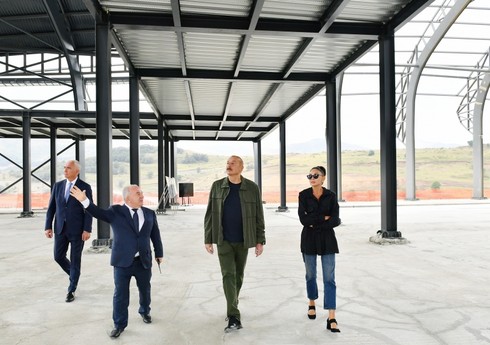 İlham Əliyev və Mehriban Əliyeva Laçın Beynəlxalq Hava Limanında aparılan tikinti işləri ilə tanış olublar