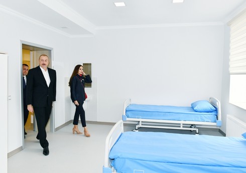 İlham Əliyev və Mehriban Əliyeva Salyanda Doğum Evində və Uşaq Poliklinikasında yaradılan şəraitlə tanış olub - YENİLƏNİB