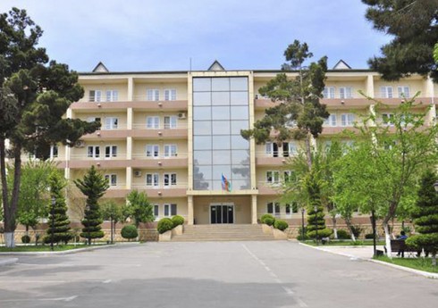 İlham Əliyev və Mehriban Əliyeva Salyanda Doğum Evində və Uşaq Poliklinikasında yaradılan şəraitlə tanış olub