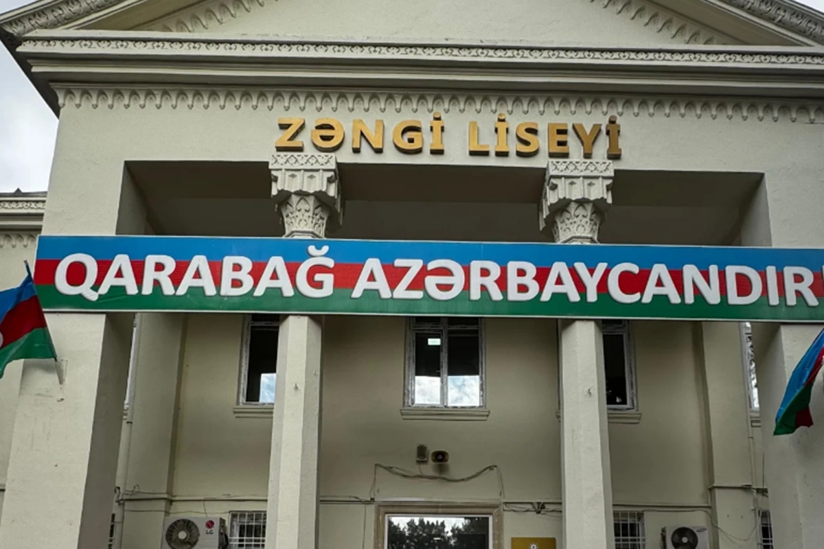Liseyin yaxınlığında ağac yandı, məktəbin elektrik xətləri zərər gördü