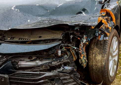 Lənkəranda avtomobil hasara çırpılıb, iki nəfər xəsarət alıb Lənkəranda avtomobil hasara çırpılıb, iki nəfər xəsarət alıb