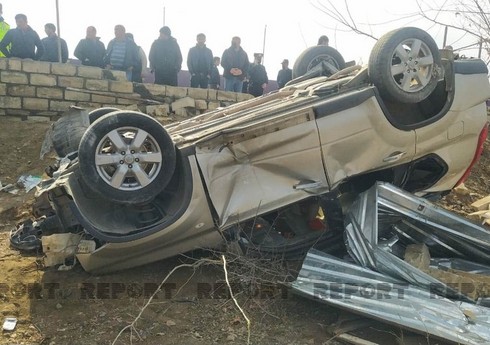 Lənkəranda avtomobil kanala aşıb, ata ölüb, oğlu xəsarət alıb