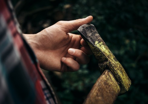 Lənkəranda ər həyat yoldaşına və özünə balta ilə xəsarət yetirib