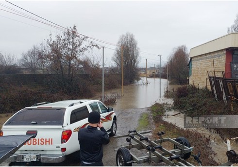 Lənkəranın bir sıra kəndlərini su basıb, 22 nəfər təxliyə olunub - RƏSMİ