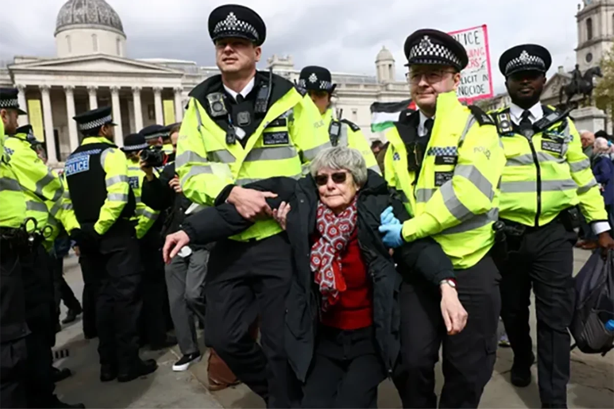 Londonda iki etiraz aksiyasında 31 nəfər saxlanılıb