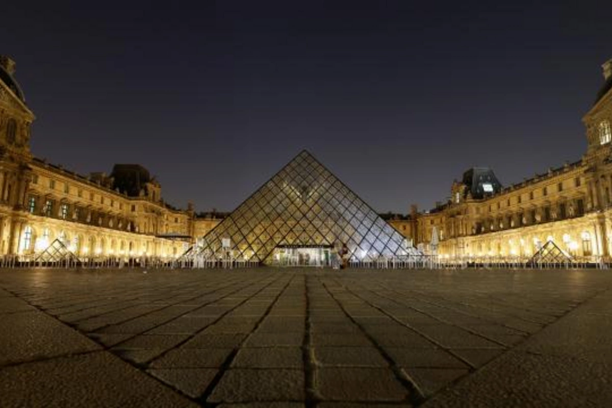 Luvr Muzeyi soyğundan sonra yenidən açıldı