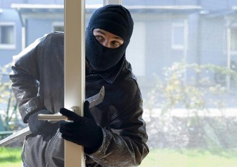 Mağaza və avtomobildən 6200 manatlıq oğurluq olub