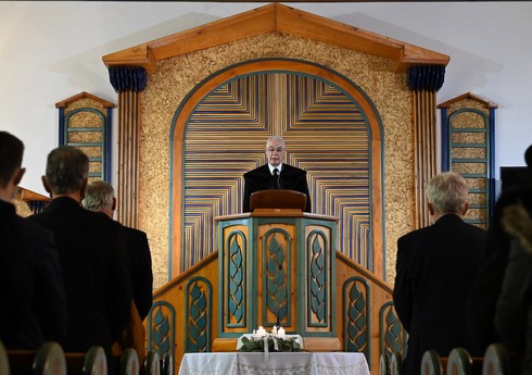 Macarıstanın Kalvinist lideri siyasi qalmaqal fonunda istefa verdiyini açıqlayıb Macarıstanın Kalvinist lideri siyasi qalmaqal fonunda istefa verdiyini açıqlayıb